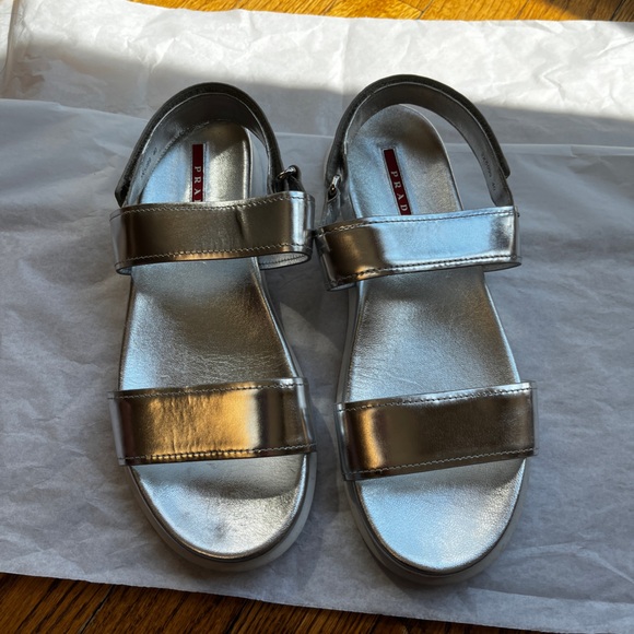 Metallic silver chrome PRADA slingback sandals - Picture 5 of 6